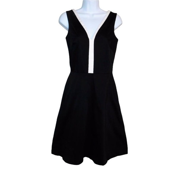 Morrell Maxie | Dresses | Morrell Maxie Black Dress White Trim Vneck ...